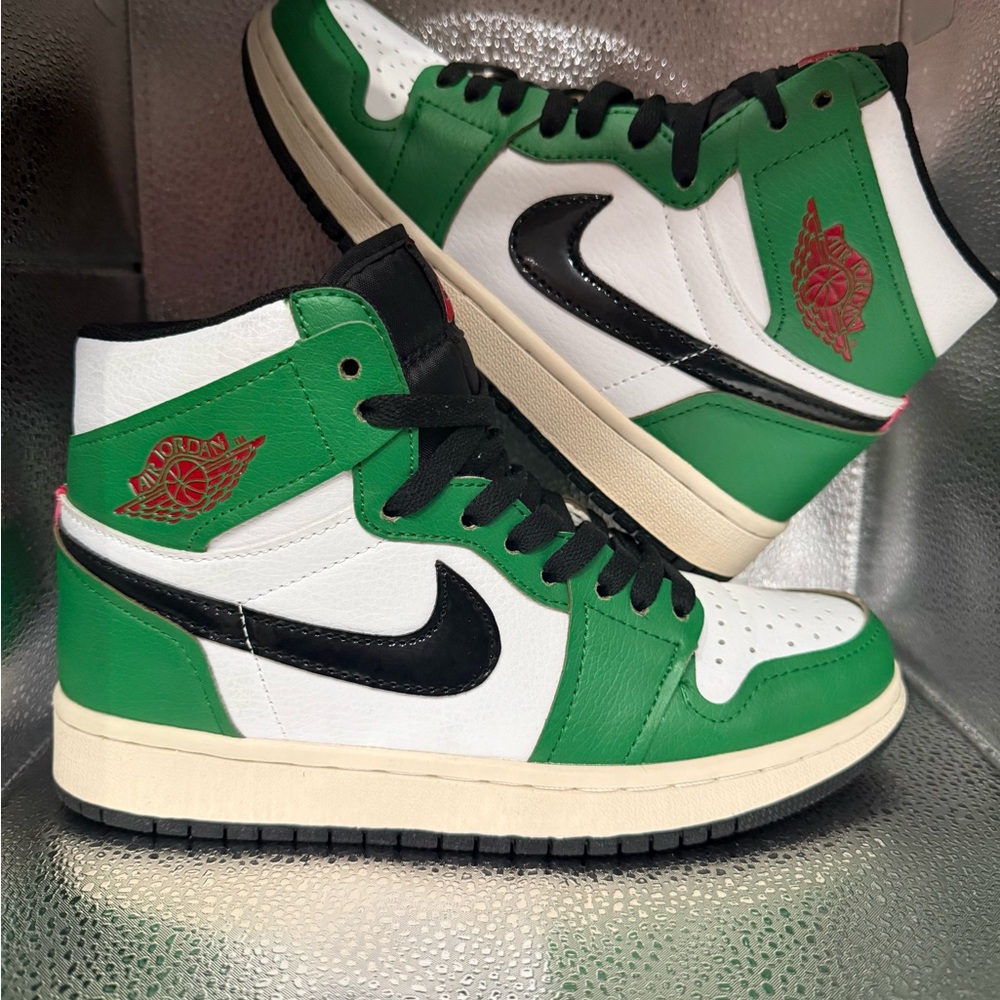 Wmns Air Jordan 1 Retro High OG 'Lucky Green'